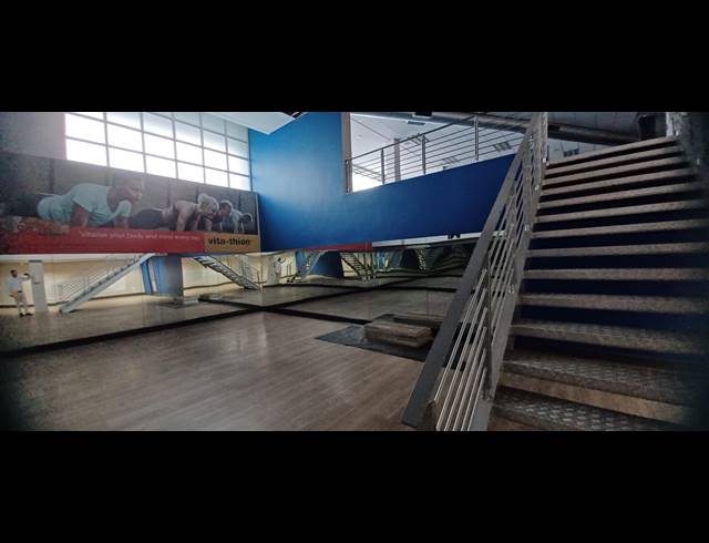 2,355M² RETAIL TO LET IN CRAIGHALL PARK